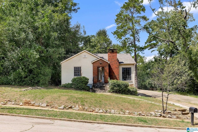 view of front of house with a front yard