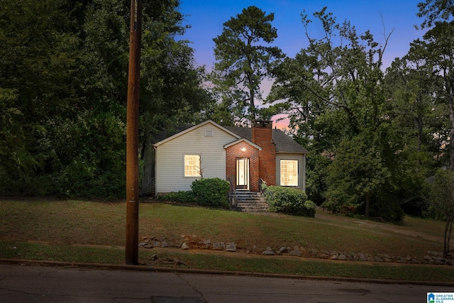 view of front of property with a yard