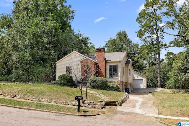 view of front of home featuring a front yard and a garage