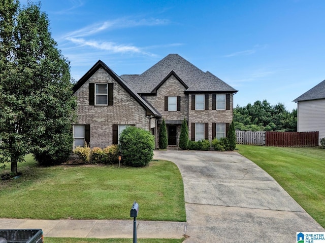 view of front facade with a front yard