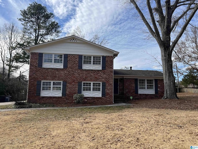 view of front facade with a front yard