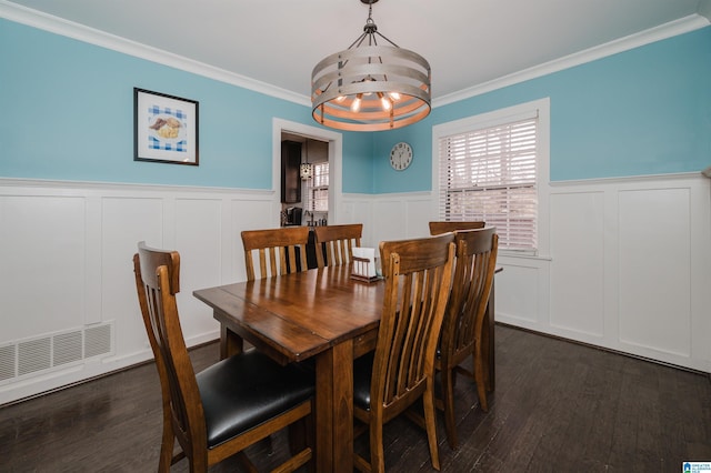 dining room with crown molding, a notable chandelier, and dark hardwood / wood-style floors