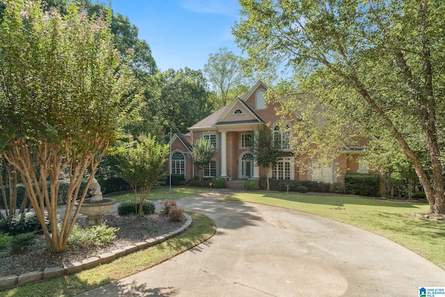 view of front of property with a front lawn