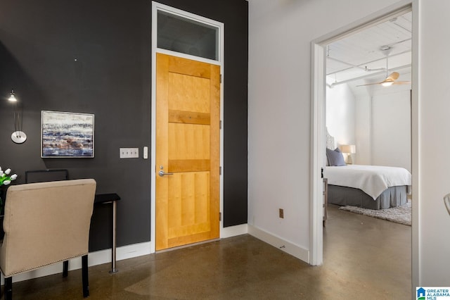 foyer entrance featuring ceiling fan