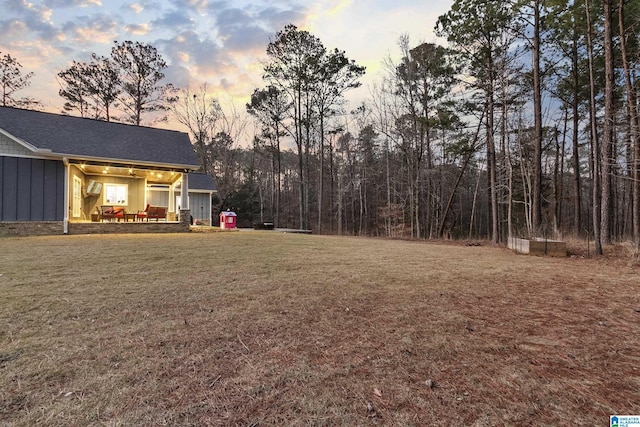 view of yard at dusk