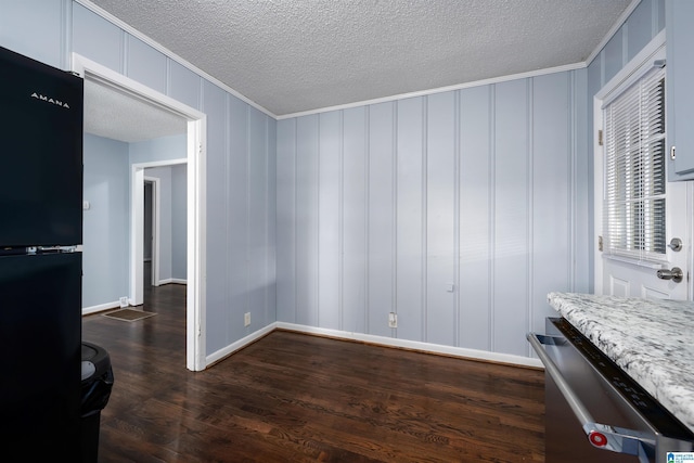 dining room featuring dark hardwood / wood-style flooring, a textured ceiling, and crown molding