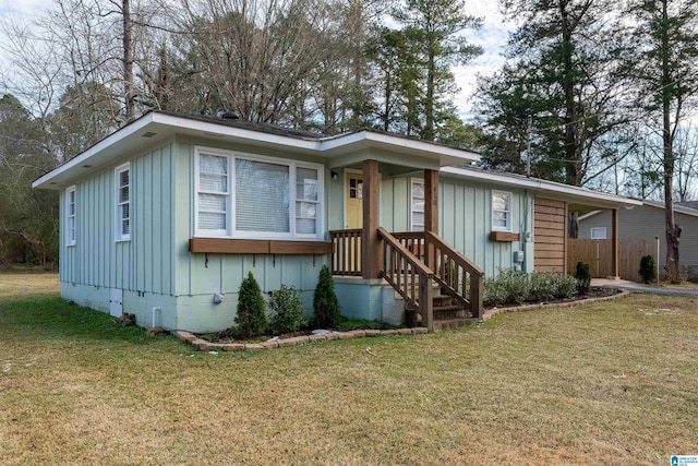 view of front of house with a front lawn