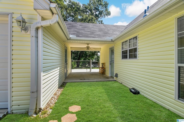 view of yard featuring ceiling fan