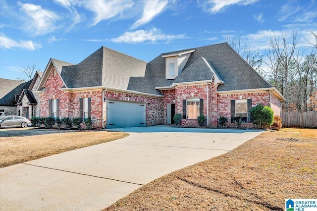 view of front of home featuring a front lawn