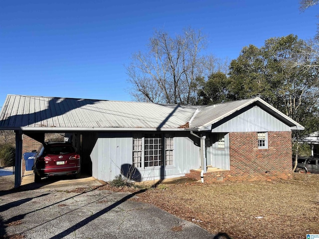 single story home featuring a carport