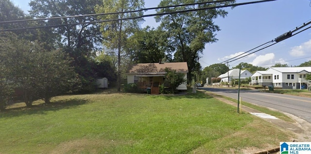 view of front of house with a front lawn