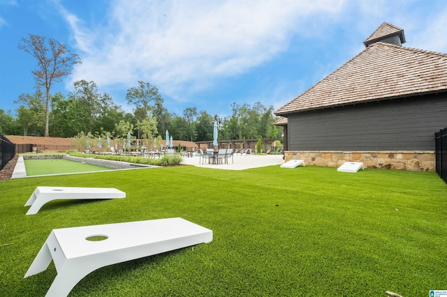 view of yard featuring a patio