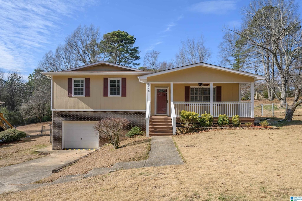 view of front of house with covered porch and a garage