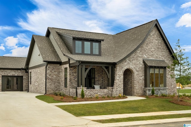 view of front of home with a front lawn