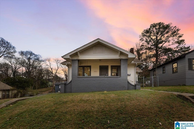 view of front facade with a lawn