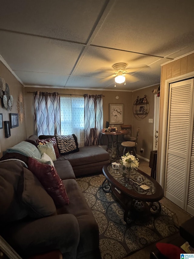 living room featuring ceiling fan and crown molding