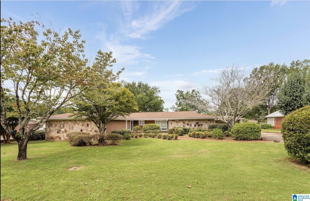 ranch-style house with a front yard