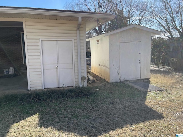 view of outbuilding with a lawn