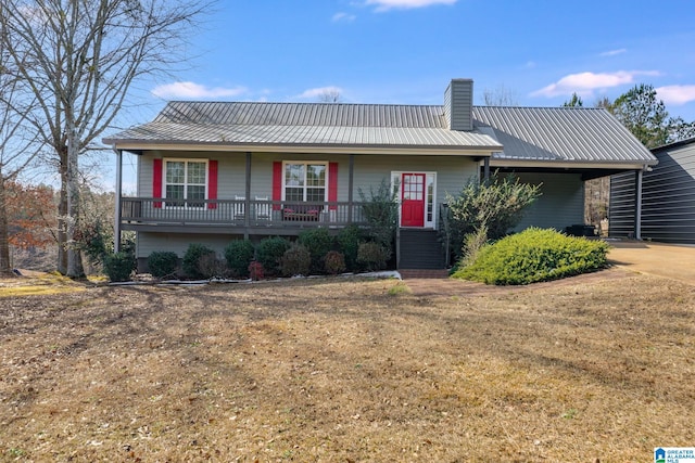 single story home with a front lawn