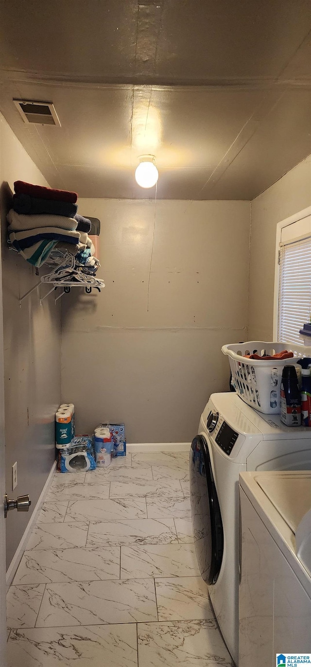 washroom featuring washing machine and clothes dryer