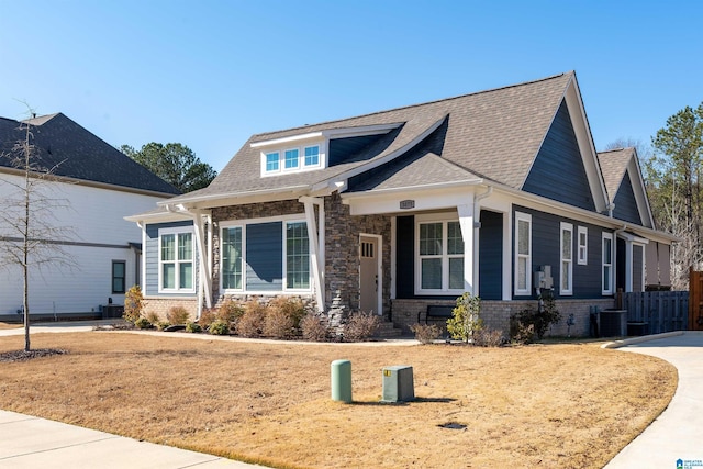 view of front of home featuring a front lawn