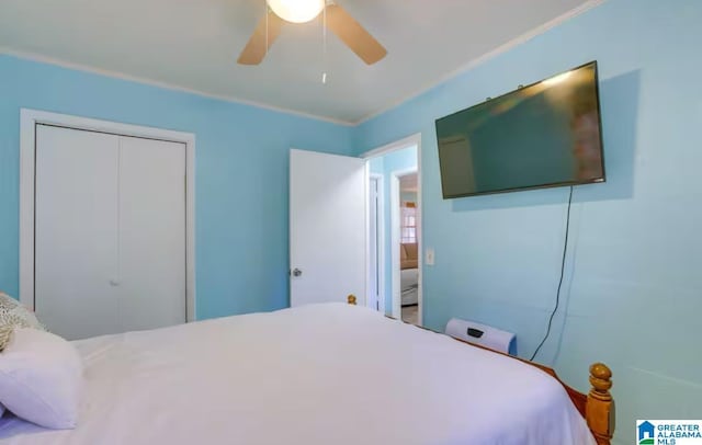 bedroom featuring ceiling fan and a closet