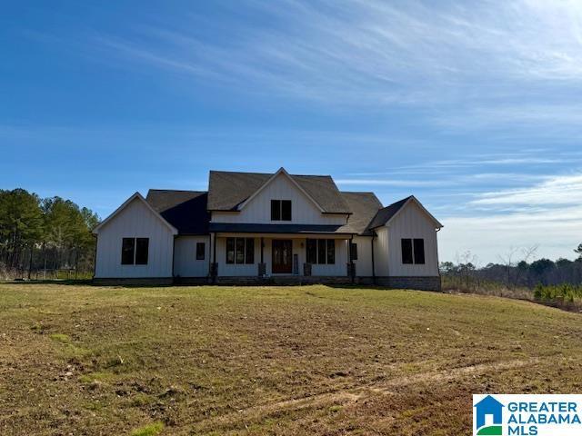 modern farmhouse style home featuring a front yard