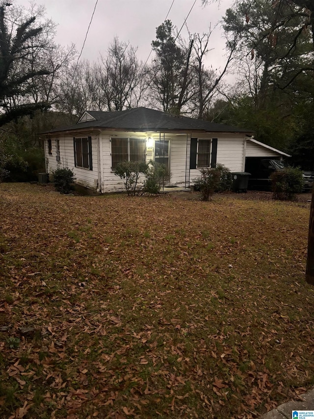 view of front of property featuring a carport