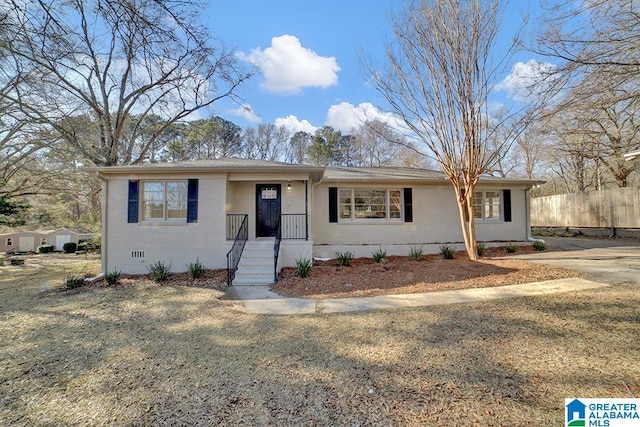 view of front of home with a front lawn