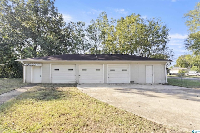 garage featuring a lawn