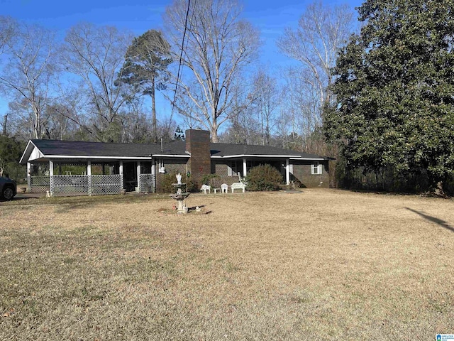 view of front facade with a front yard