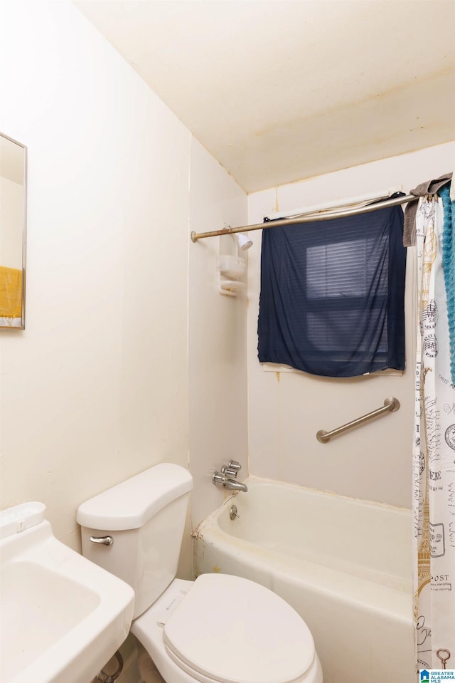 full bathroom featuring toilet, shower / bath combo, and sink