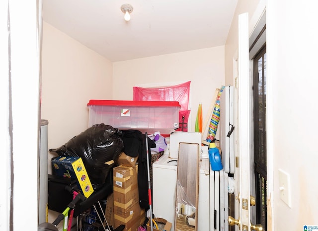 storage room with washer / dryer