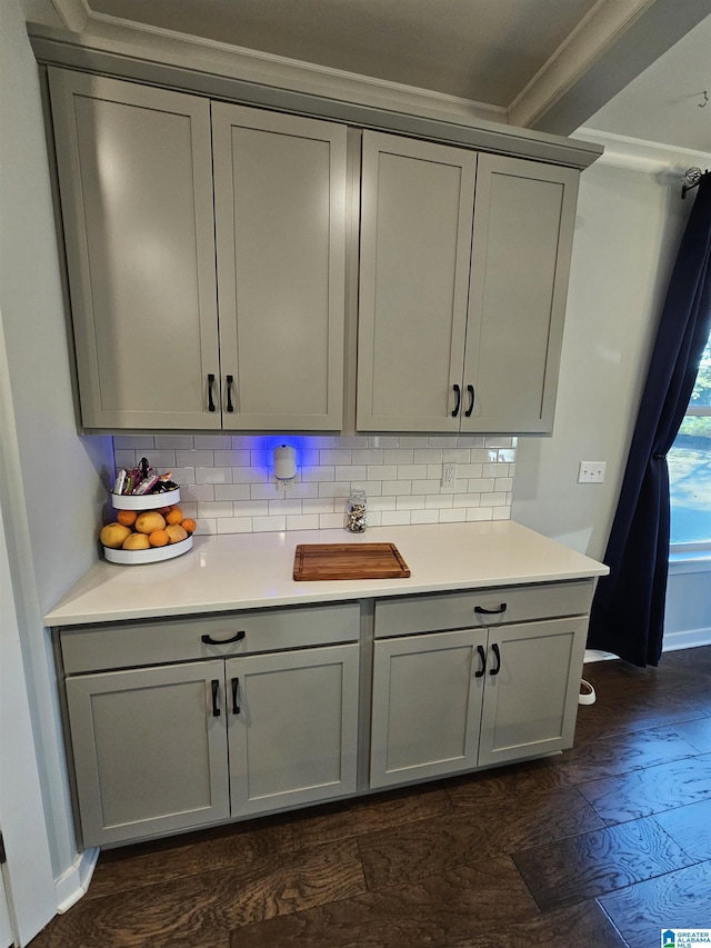 kitchen with tasteful backsplash and gray cabinets