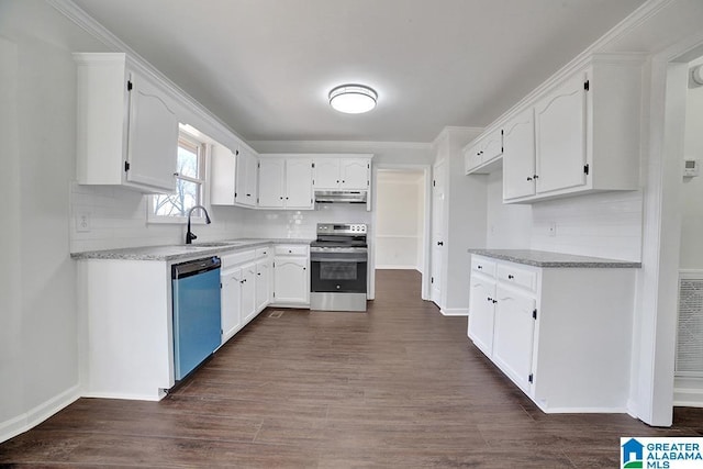 kitchen with sink, appliances with stainless steel finishes, tasteful backsplash, and white cabinetry