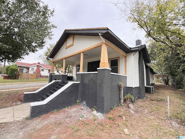 view of front of property featuring covered porch