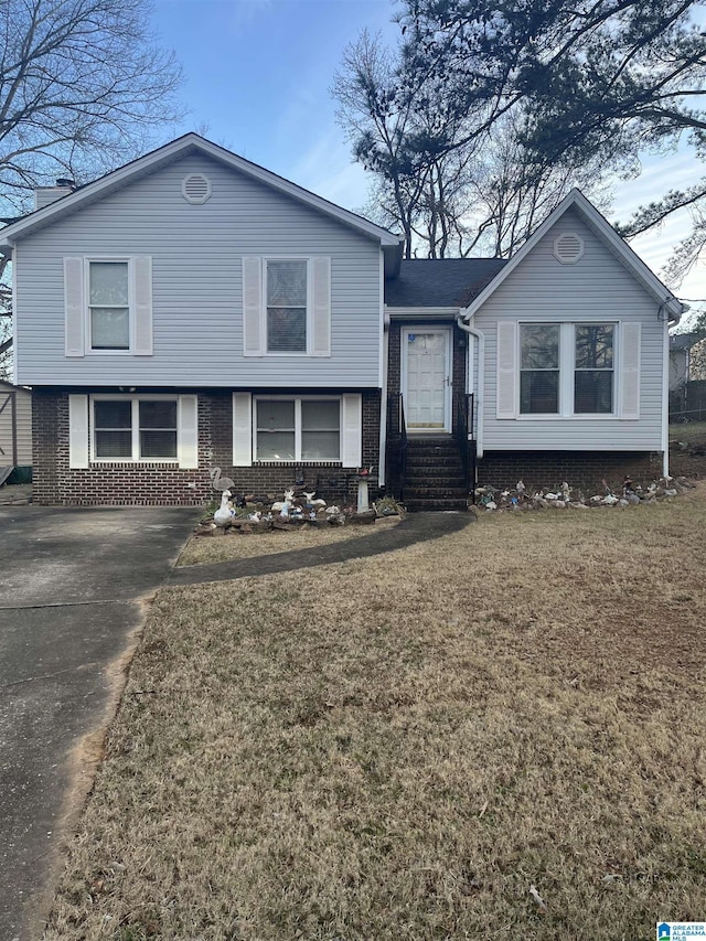 split level home featuring a front lawn