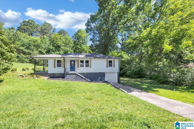 view of front of home featuring a front yard, a garage, and covered porch