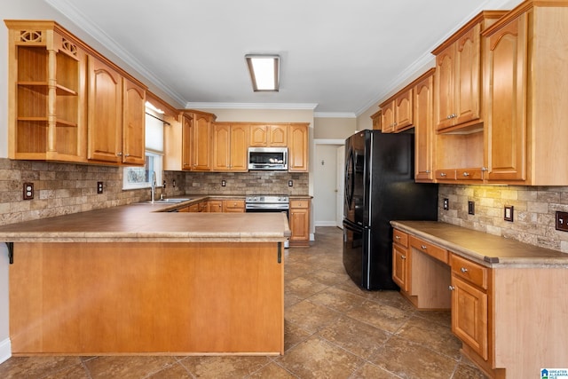 kitchen with stainless steel appliances, crown molding, kitchen peninsula, and tasteful backsplash