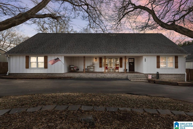 ranch-style house with a porch