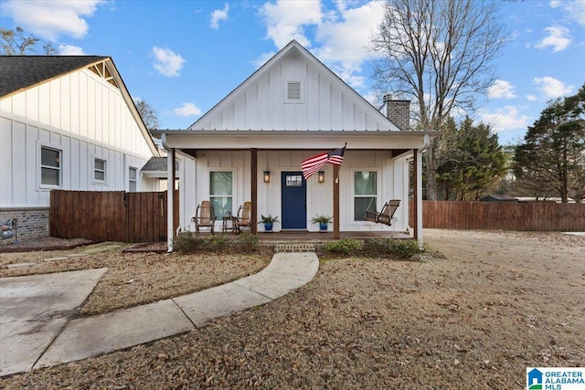 view of front facade with covered porch