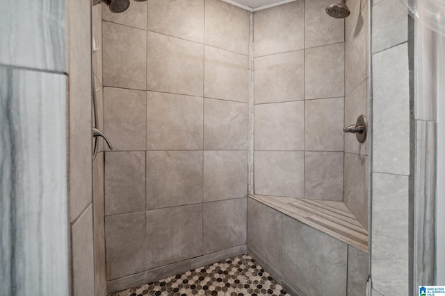 bathroom featuring tiled shower