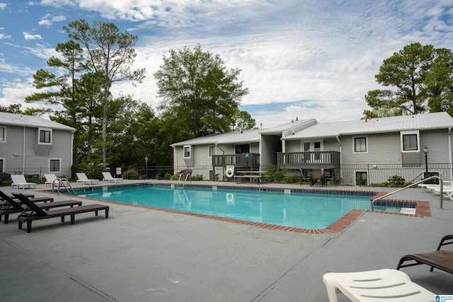 view of pool featuring a patio area and a jacuzzi