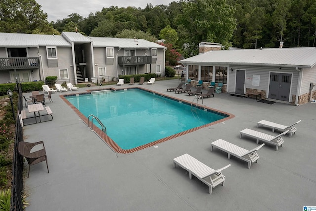 view of swimming pool featuring a patio