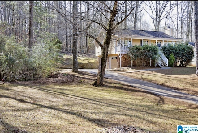 view of front of home featuring a front yard and a garage