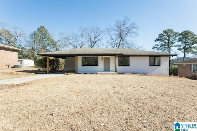 view of front of home featuring a carport