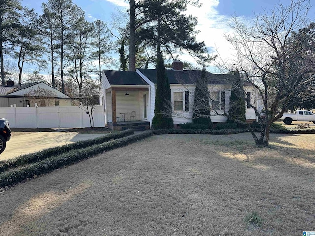 view of front of property