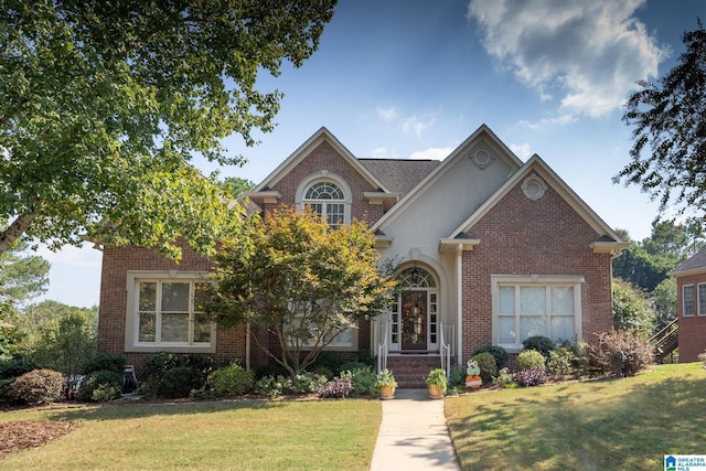 front of property featuring a front yard