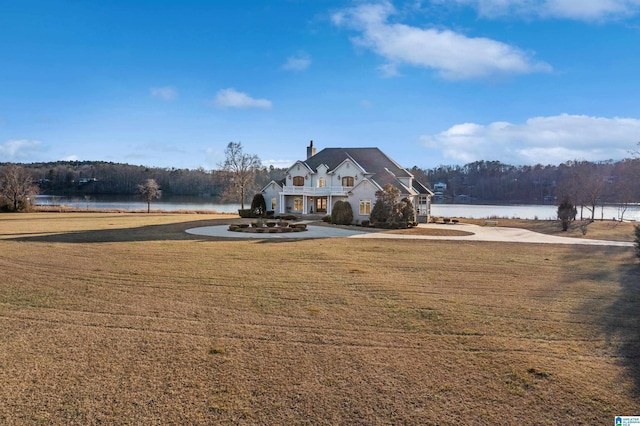 view of yard featuring a water view