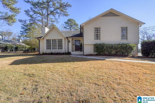 tri-level home featuring a front lawn